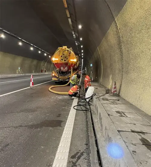 潮安隧道排水渠清淤